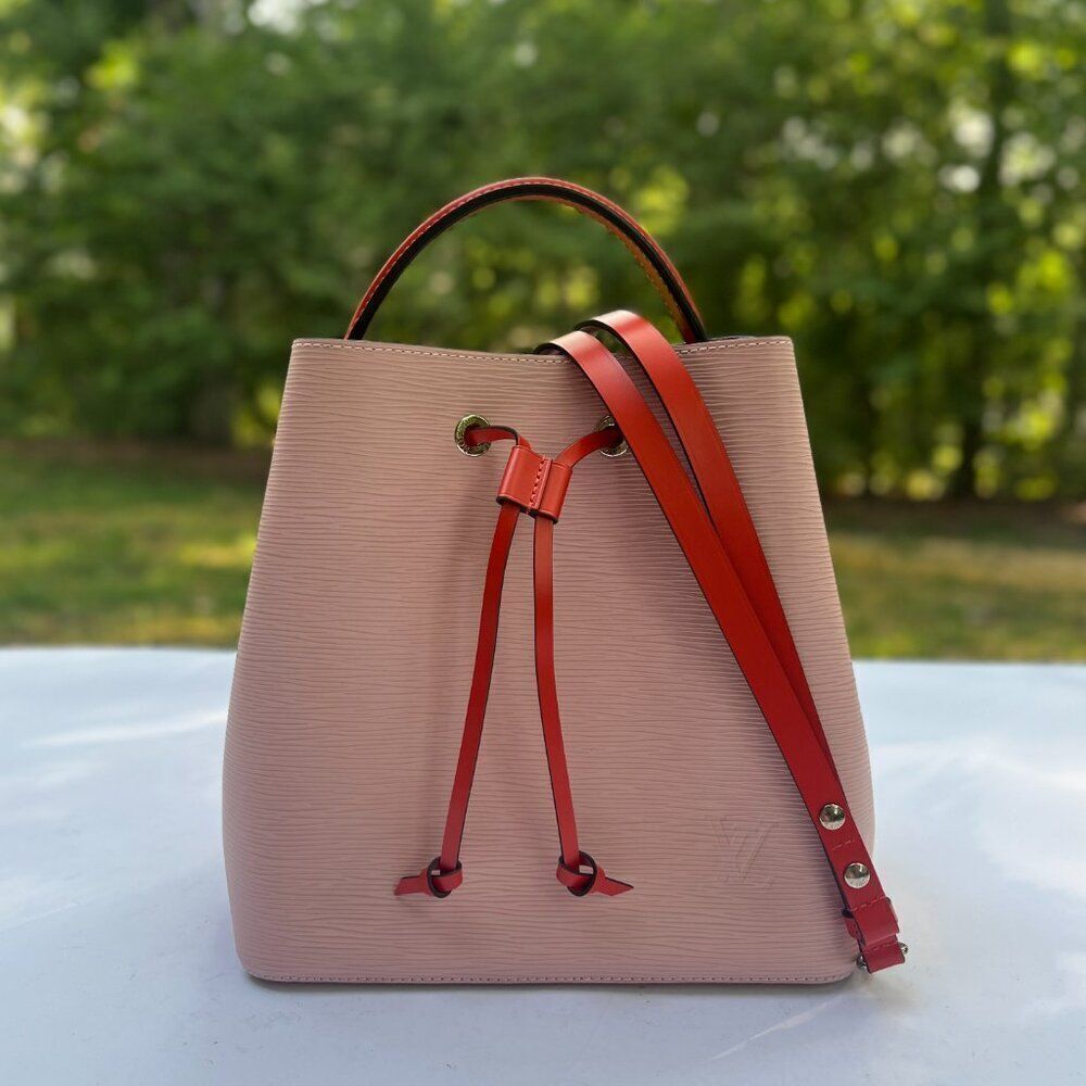 Louis Vuitton Epi Neo Noe in Ballerine Pink Bucket Shoulder Handbag